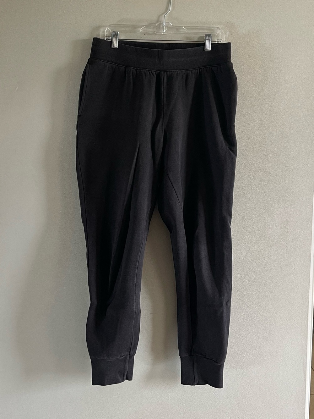 Aritzia TNA Jogger Sweatpants in Dark Grey